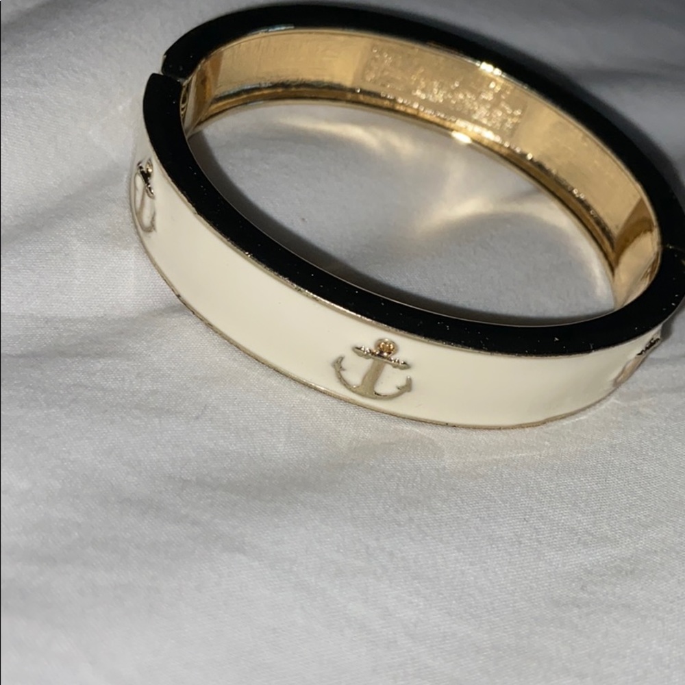 Anchor bracelet